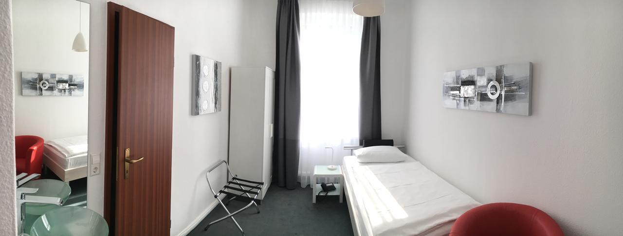 Hotel Deutscher Kaiser Баден-Баден Екстериор снимка